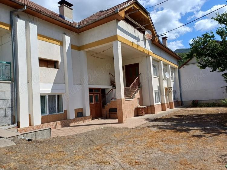 Casă cu 6 camere în Central