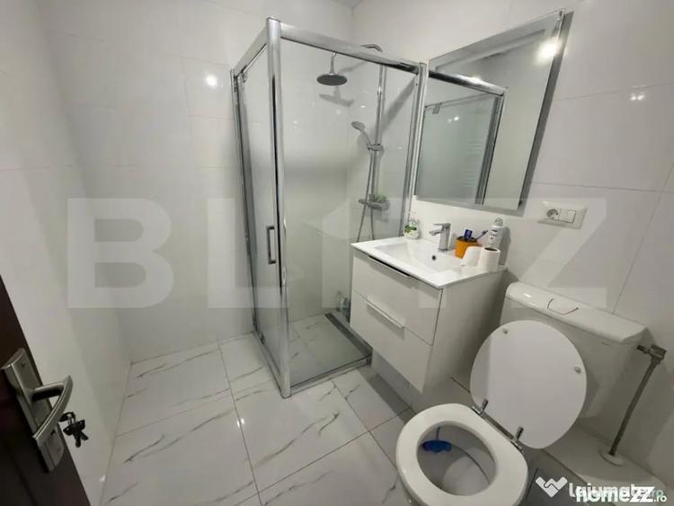 Apartament cu 3 camere semidecomandat în Tătărași