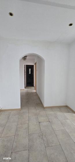 Apartament cu 3 camere în Micro 6