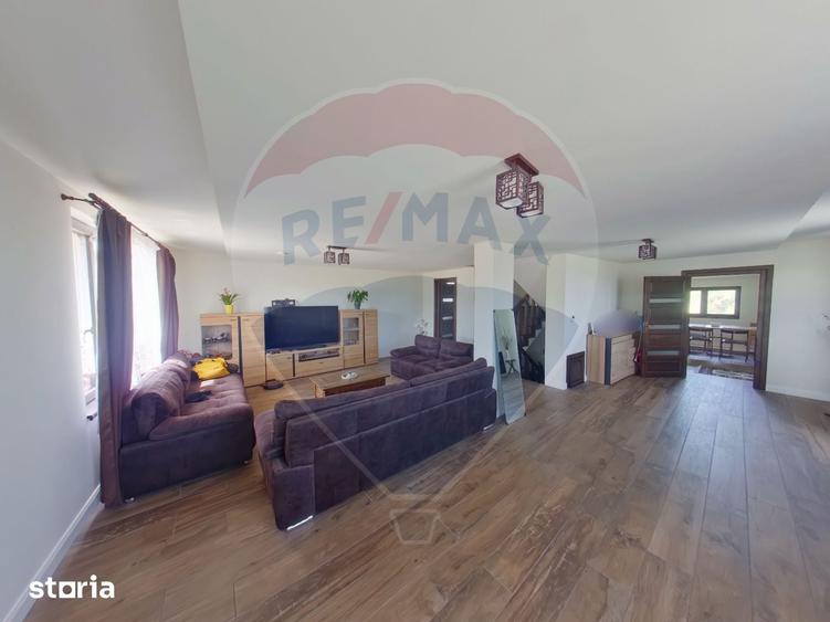 Casă cu 4 camere cu Teren 1160 Mp în Sarasău