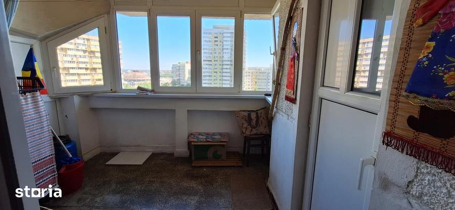 Apartament cu 4 camere decomandat în Pantelimon