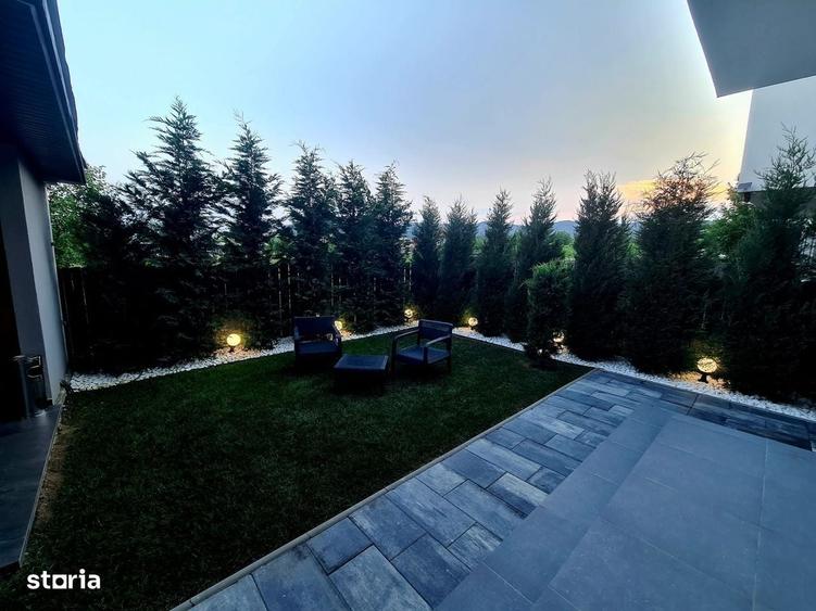 Casă cu 4 camere în Bujoreni