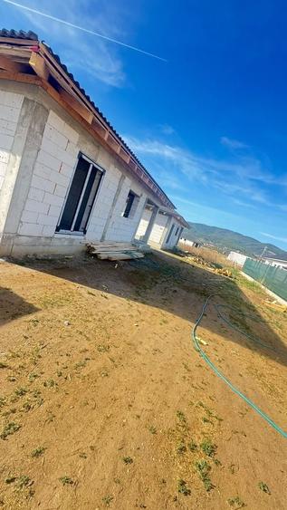 Casă individuală cu 5 camere cu Canalizare în Micești