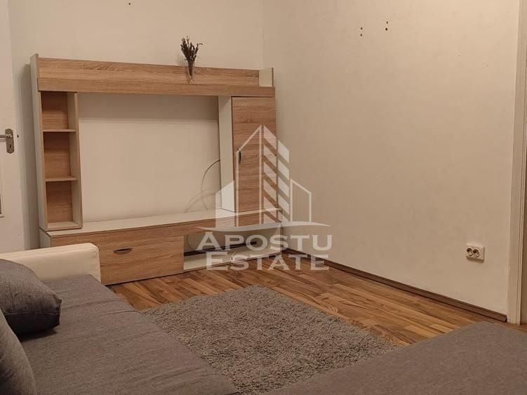 Apartament cu 2 camere semidecomandat, mobilat în Dacia