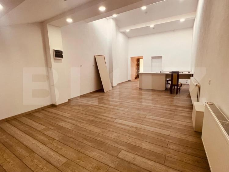 Spațiu comercial, de 240 mp, în Ultracentral