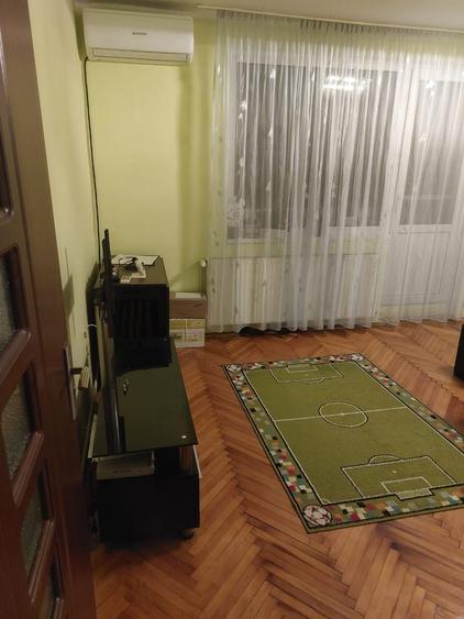 Apartament cu 3 camere decomandat în Cuștelnic