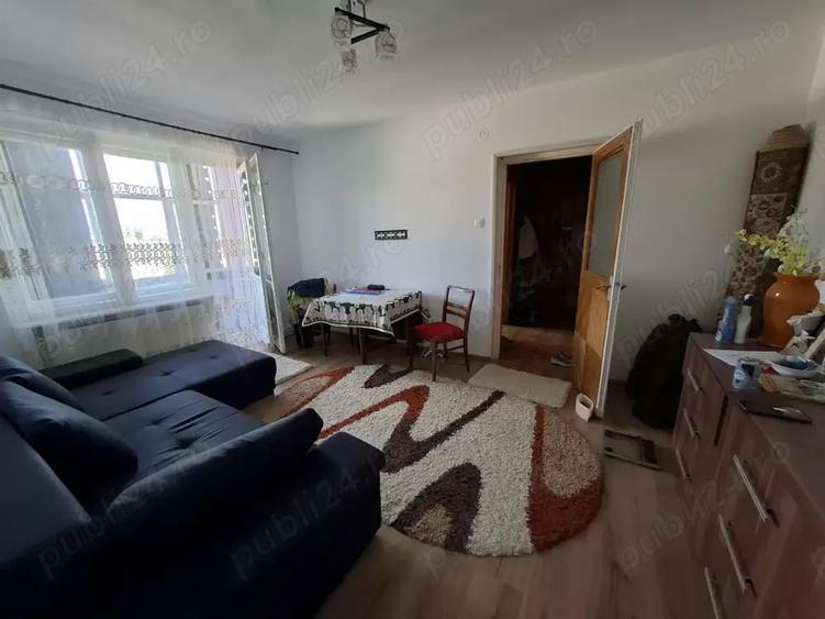 Apartament cu 2 camere semidecomandat în Săsar