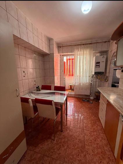 Apartament cu 3 camere decomandat în Buzaului