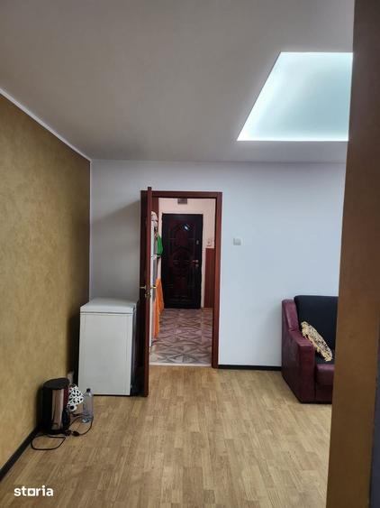 Apartament cu 3 camere semidecomandat în Republicii