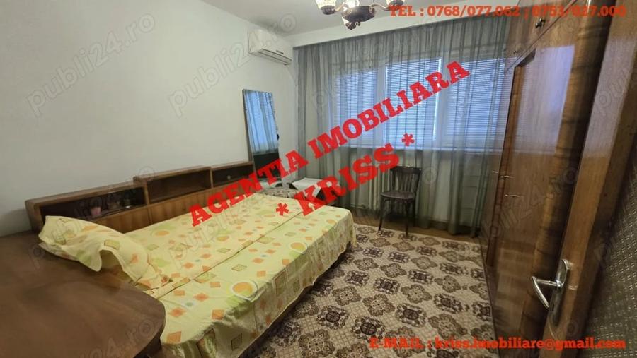 Apartament cu 4 camere decomandat în Central