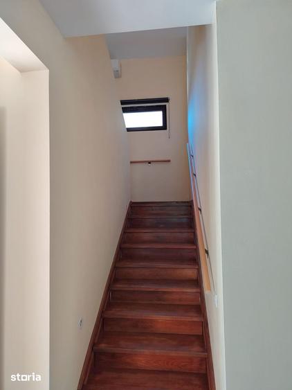 Casă cu 5 camere cu Teren 505 Mp în Corbeanca