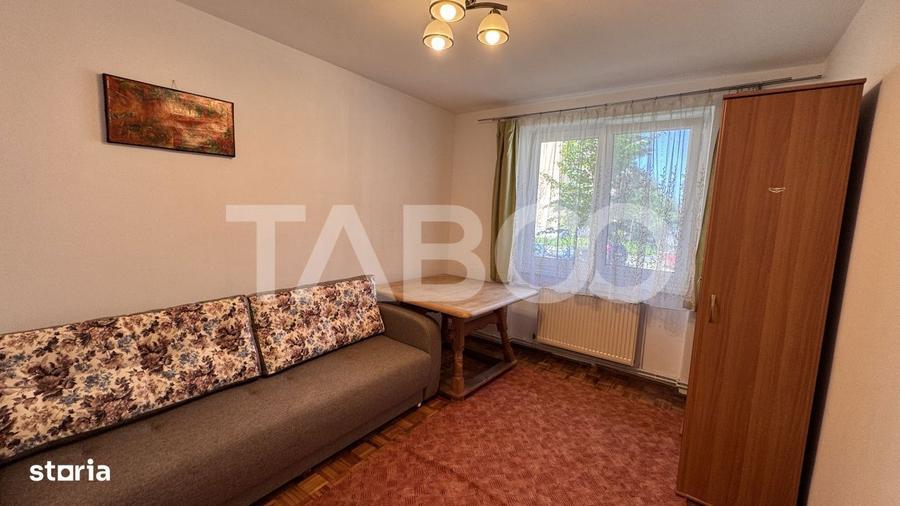 Apartament cu 3 camere semidecomandat, mobilat în Mihai Viteazul