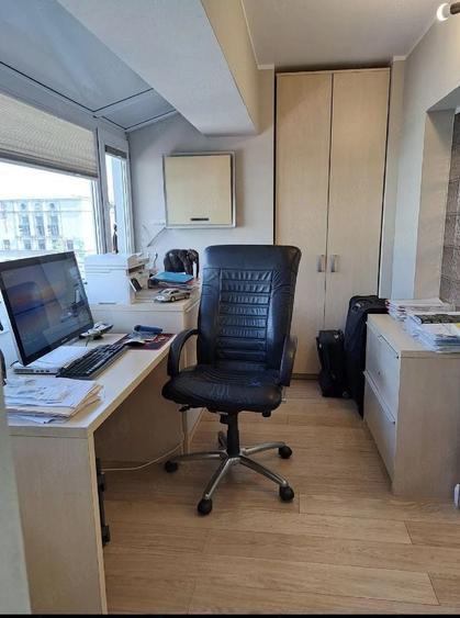 Apartament cu 4 camere decomandat în Victoriei