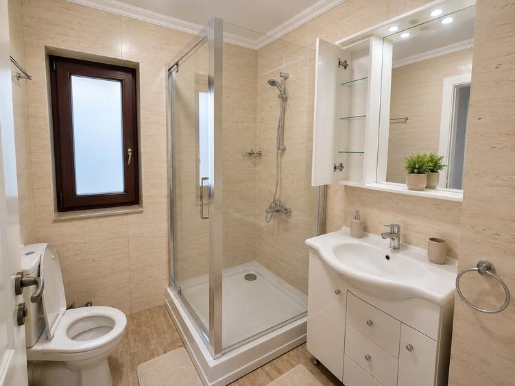 Casă cu 4 camere cu Teren 350 Mp în Lumina
