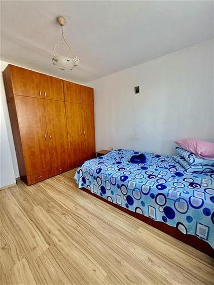 Apartament cu 2 camere decomandat, mobilat în Casa de Cultură