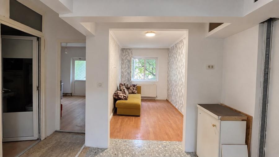 Apartament cu 3 camere, mobilat în Lipovei