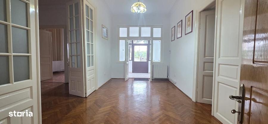 Casă cu 4 camere în Far