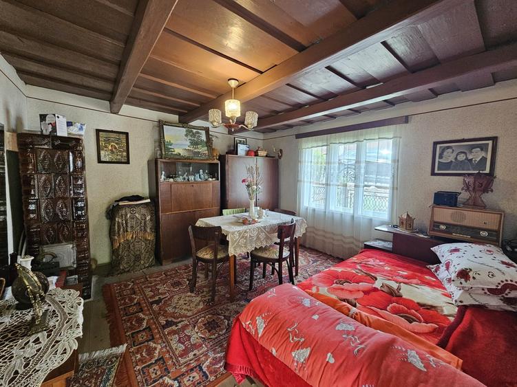 Casă cu 6 camere cu Teren 1800 Mp în Călugareni