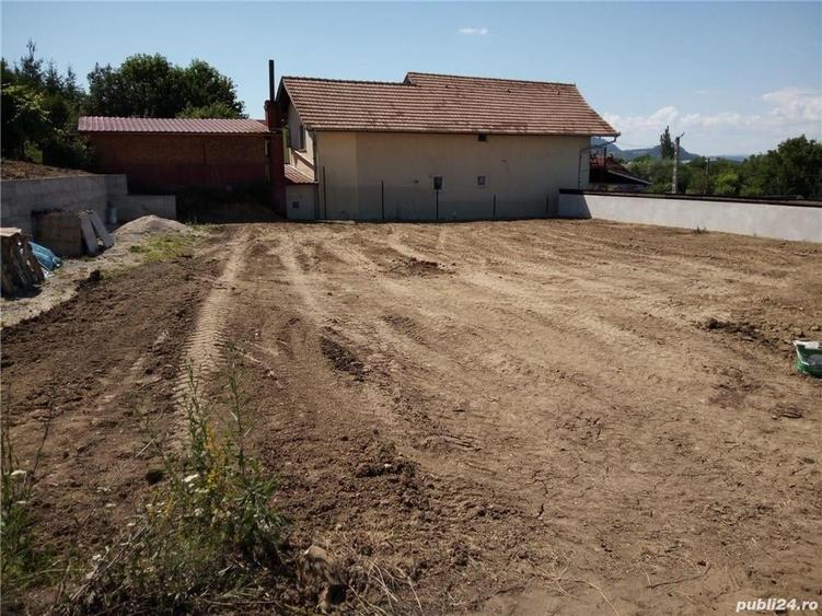 Teren de 3000 mp, în Central