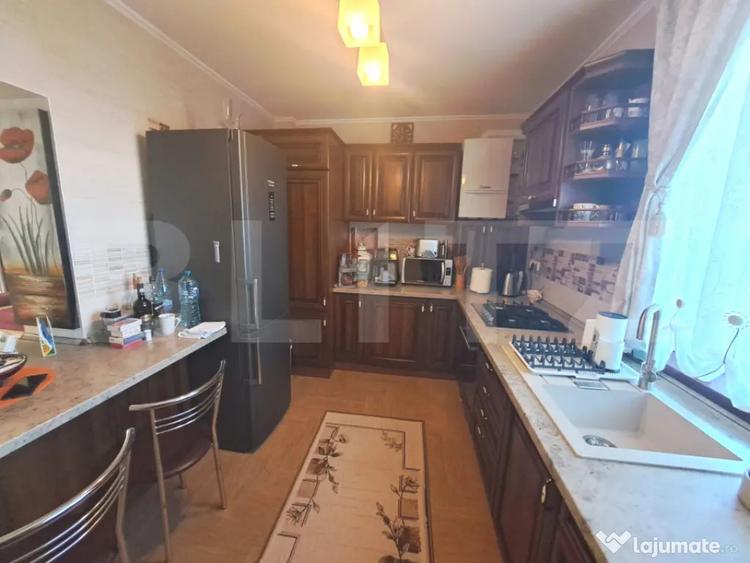 Casă cu 6 camere cu Teren 330 Mp în Central