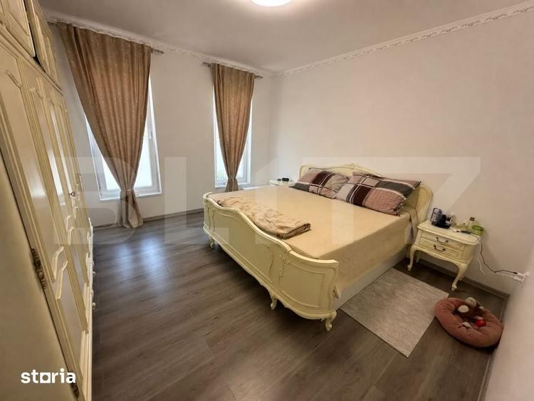 Casă cu 9 camere cu Teren 1604 Mp în Central