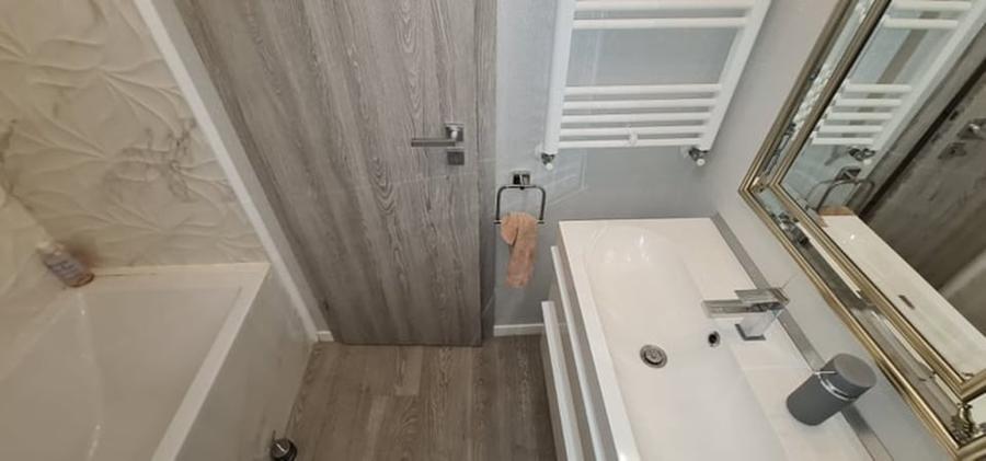 Apartament cu 3 camere nedecomandat în Central
