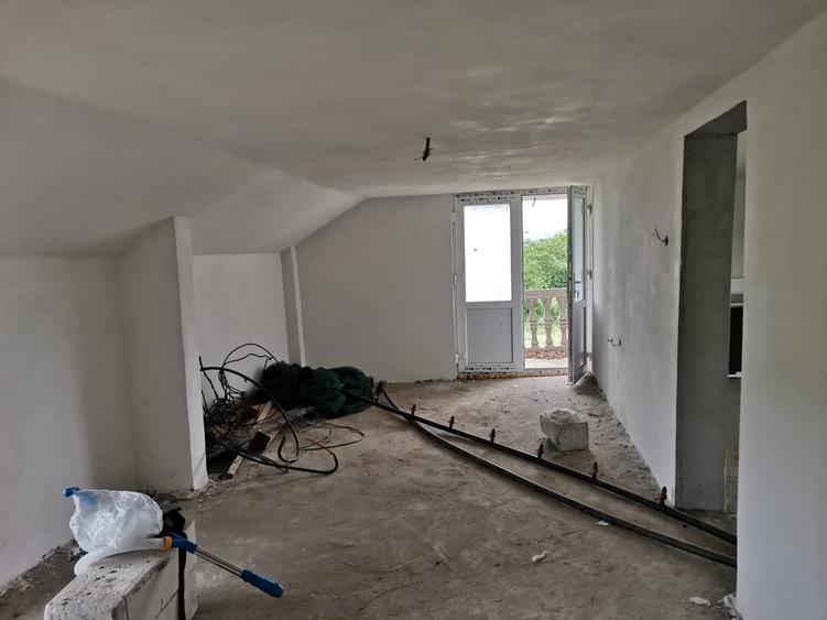 Casă cu 3 camere în Răcarii de Sus