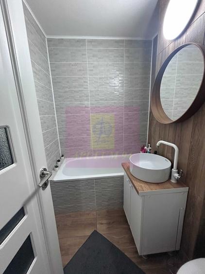 Apartament cu 3 camere decomandat în Liviu Rebreanu