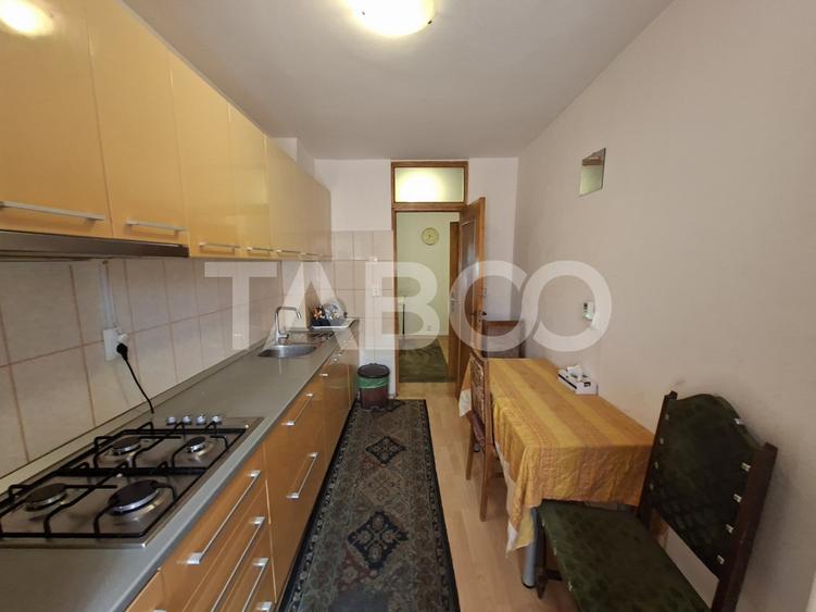 Apartament cu 3 camere decomandat, mobilat în Central