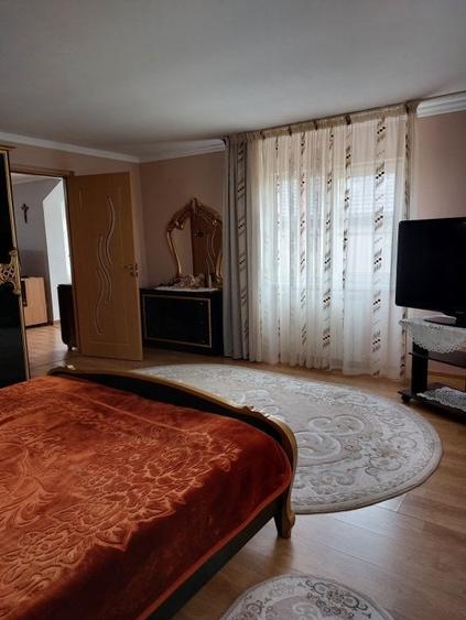 Casă individuală cu 6 camere cu Teren 660 Mp în 1 Mai