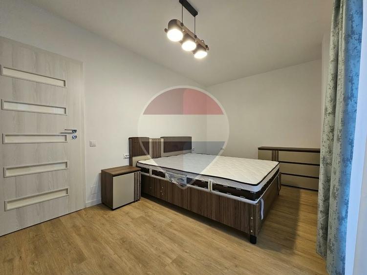 Apartament cu 2 camere semidecomandat, mobilat în Florești