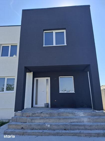 Casă cu 5 camere cu Teren 450 Mp în Malu Mare
