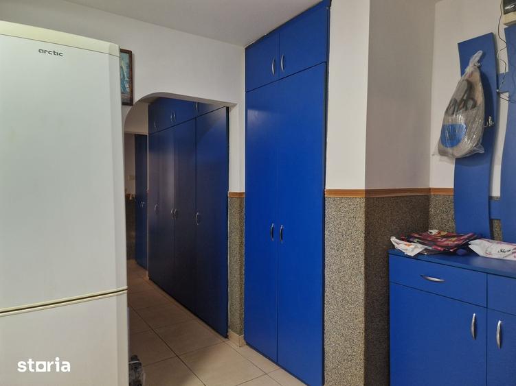 Apartament cu 3 camere decomandat în Peneș Curcanul