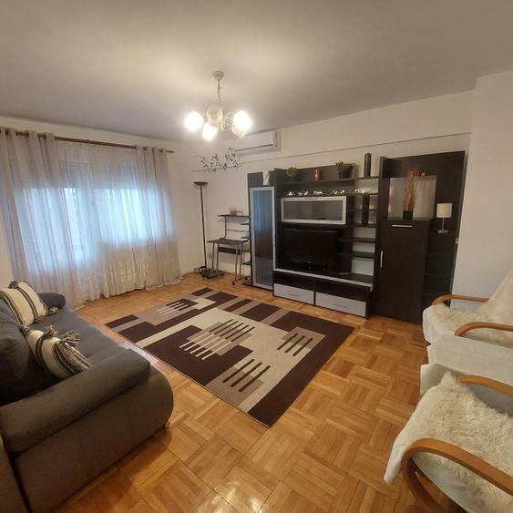 Apartament cu 2 camere decomandat în 22 Decembrie