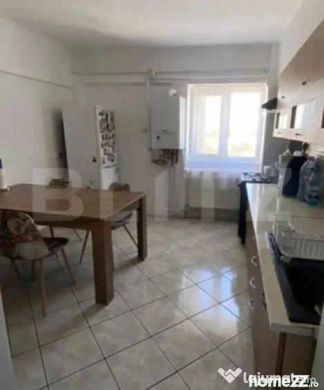 Apartament cu 3 camere decomandat în Soarelui