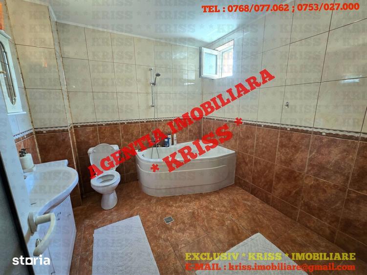 Casă cu 4 camere cu Teren 330 Mp în Central