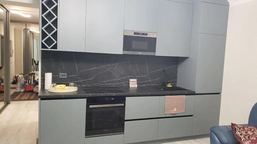 Apartament cu 3 camere decomandat în Tractorul