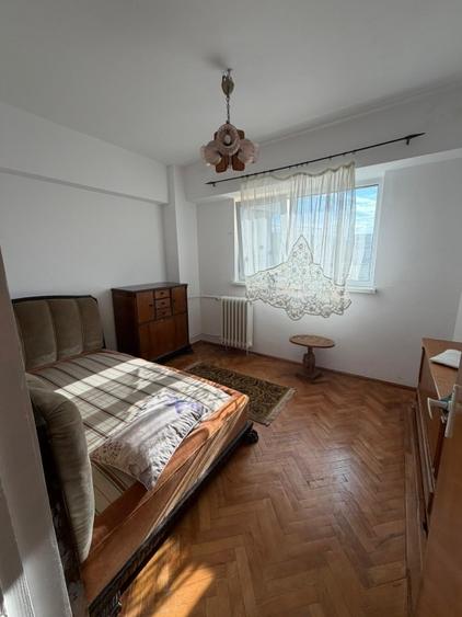 Apartament cu 3 camere decomandat, mobilat în Universitate