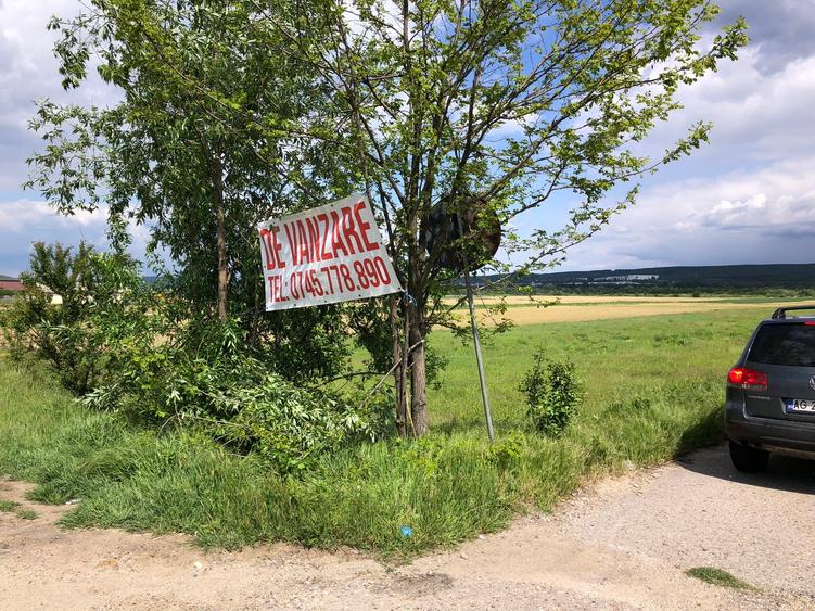 Teren agricol intravilan de 13500 mp, în Micești