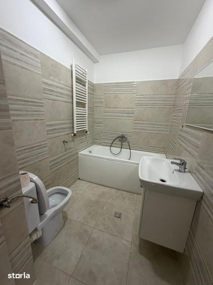 Apartament cu 3 camere decomandat în Titan