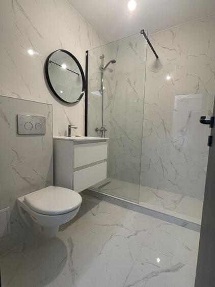 Apartament cu 2 camere semidecomandat, mobilat în Est