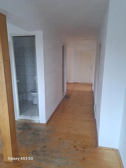 Apartament cu 6 camere decomandat în Central