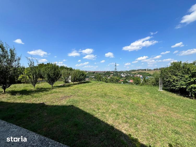 Casă cu 6 camere cu Teren 2200 Mp în Central