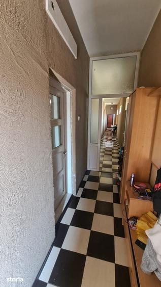 Casă cu 4 camere decomandat cu Teren 120 Mp în 1 Decembrie