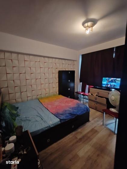 Apartament cu 4 camere decomandat în Traian