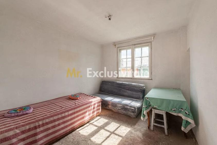 Casă cu 5 camere cu Teren 1093 Mp în Domnești