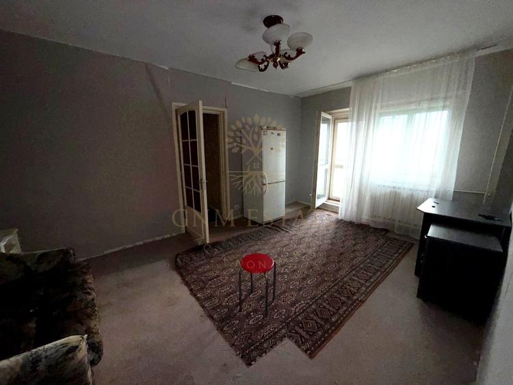 Apartament cu 4 camere semidecomandat, mobilat în Uverturii