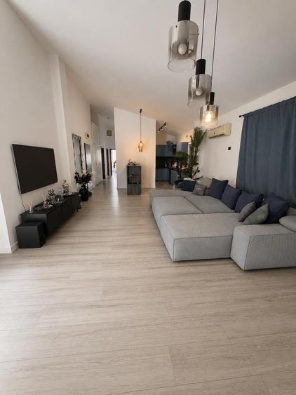Apartament cu 4 camere, mobilat în Odăi