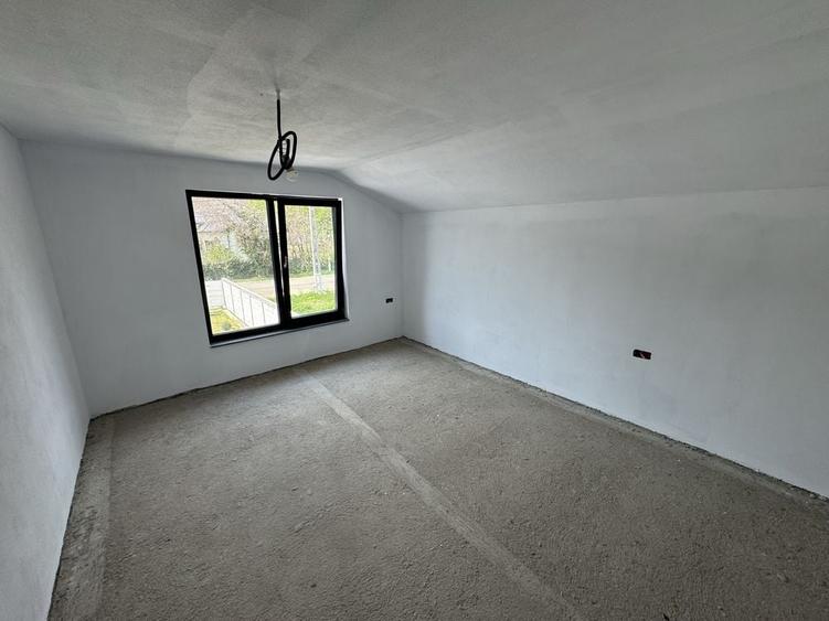 Casă cu 4 camere cu Teren 720 Mp în Central