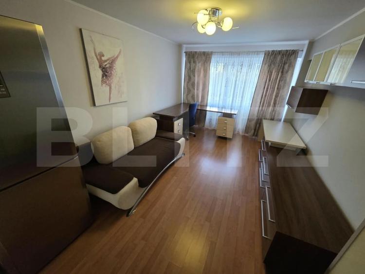 Apartament cu 4 camere decomandat, mobilat în Central